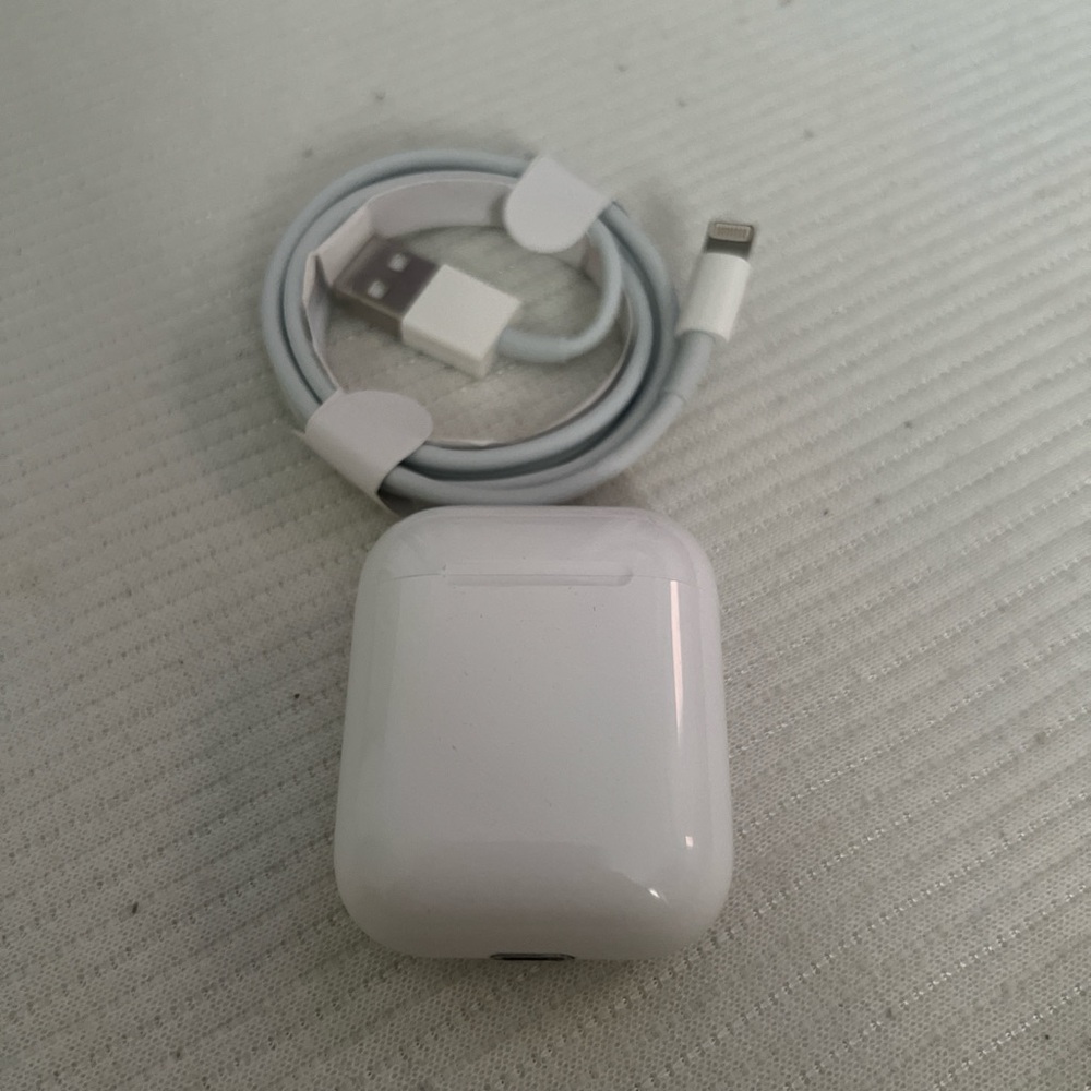 Apple White Earbuds with Charging Case and Cable